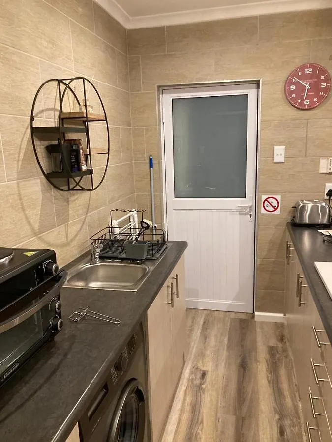 Leafy Retreat Kenridge Trendy Apartment Durbanville