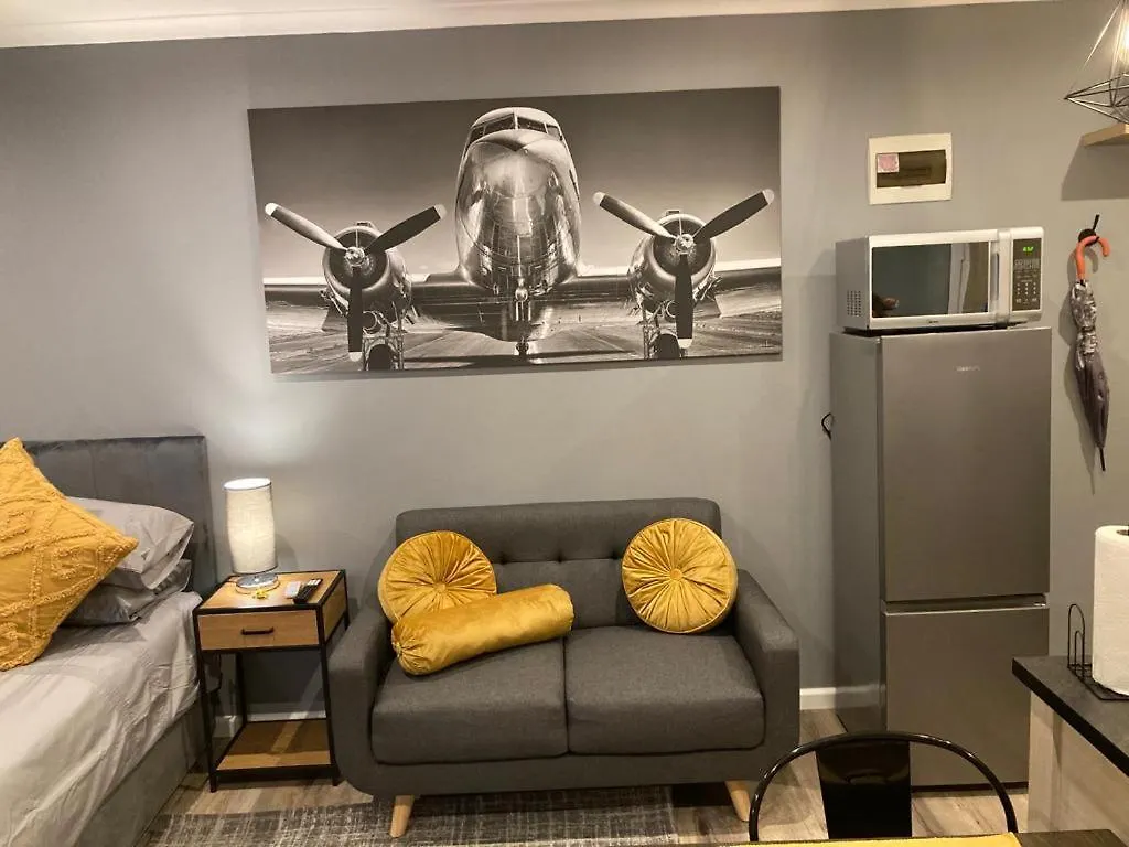 Leafy Retreat Kenridge Trendy Apartment Durbanville