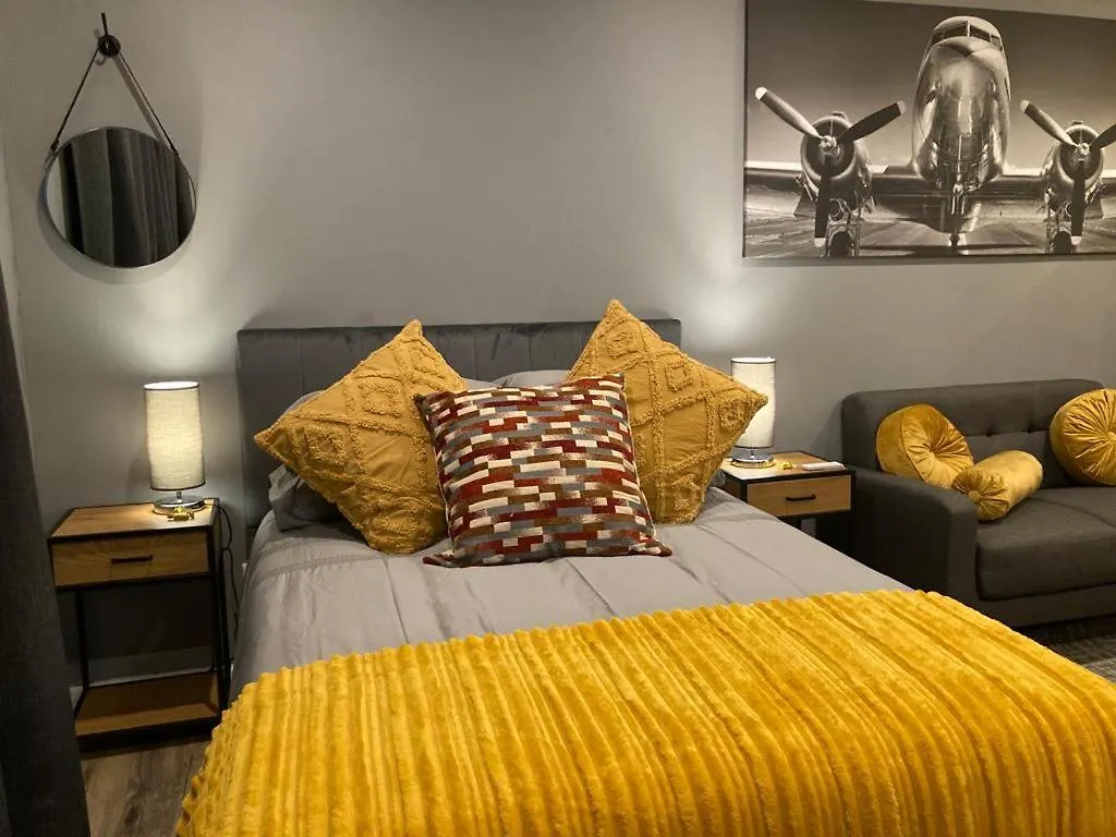 Leafy Retreat Kenridge Trendy Apartment Durbanville