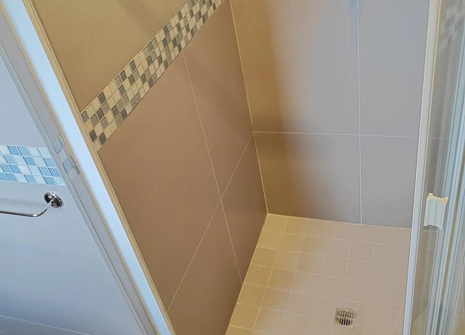 Leafy Retreat Kenridge Trendy Apartment Durbanville