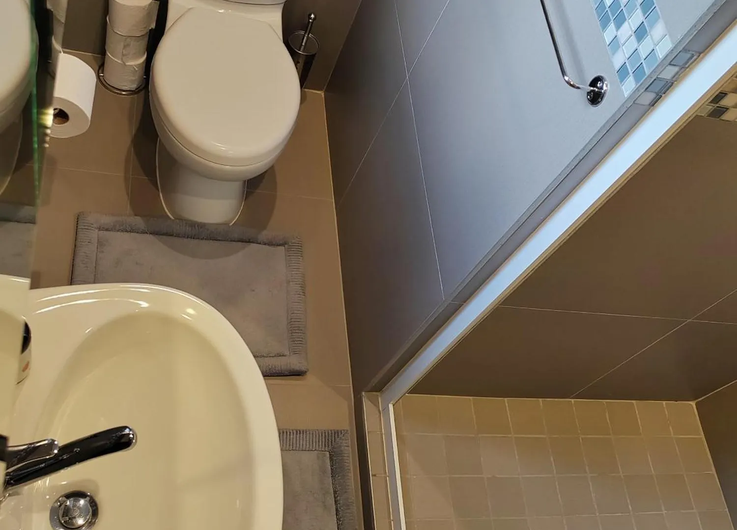 Leafy Retreat Kenridge Trendy Apartment Durbanville