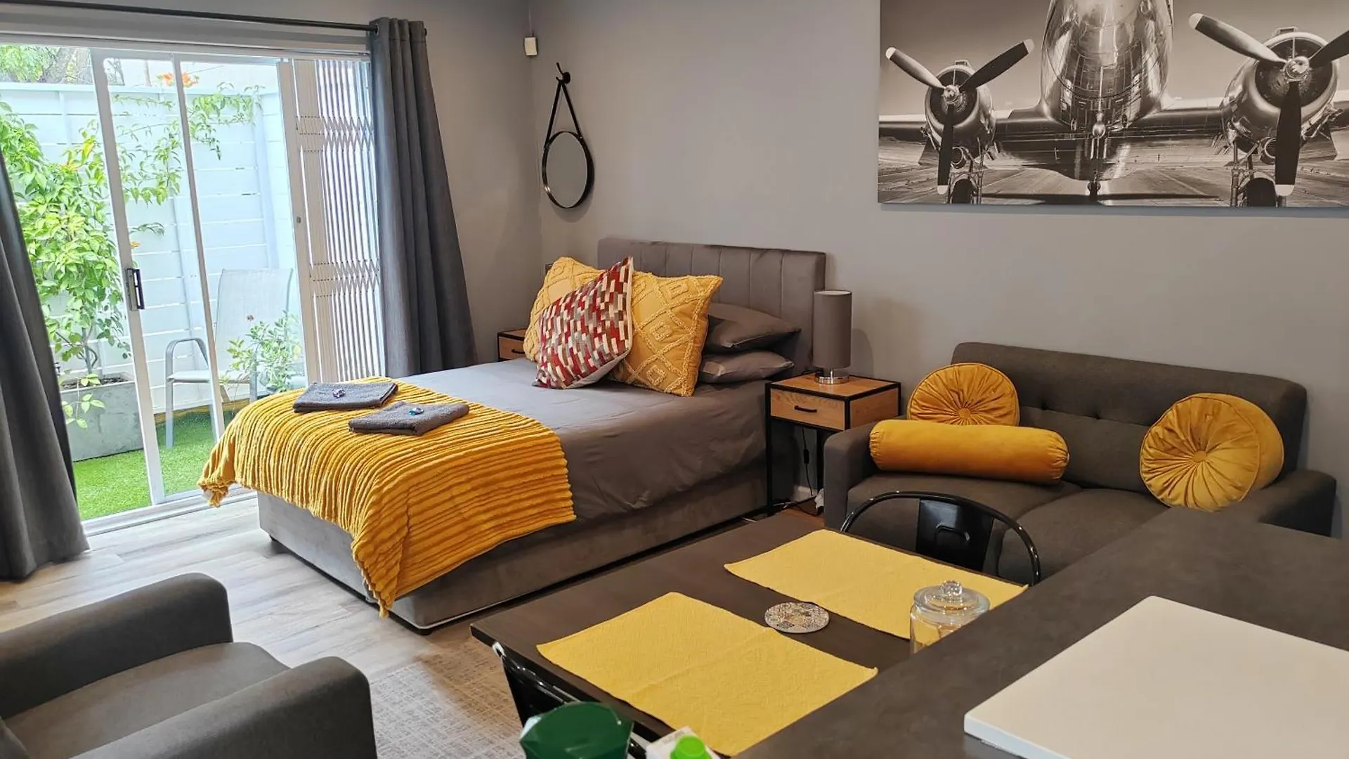 Leafy Retreat Kenridge Trendy Apartment Durbanville