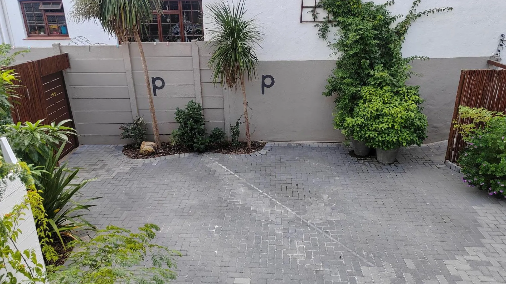 Leafy Retreat Kenridge Trendy Apartment Durbanville