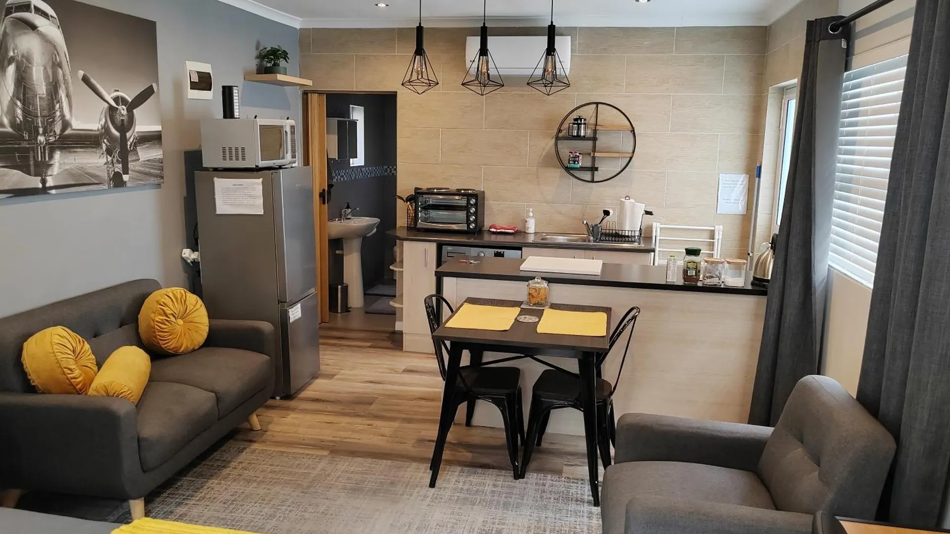 Leafy Retreat Kenridge Trendy Apartment Durbanville