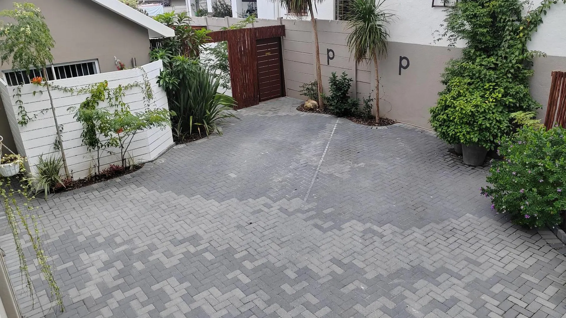 Leafy Retreat Kenridge Trendy Apartment Durbanville