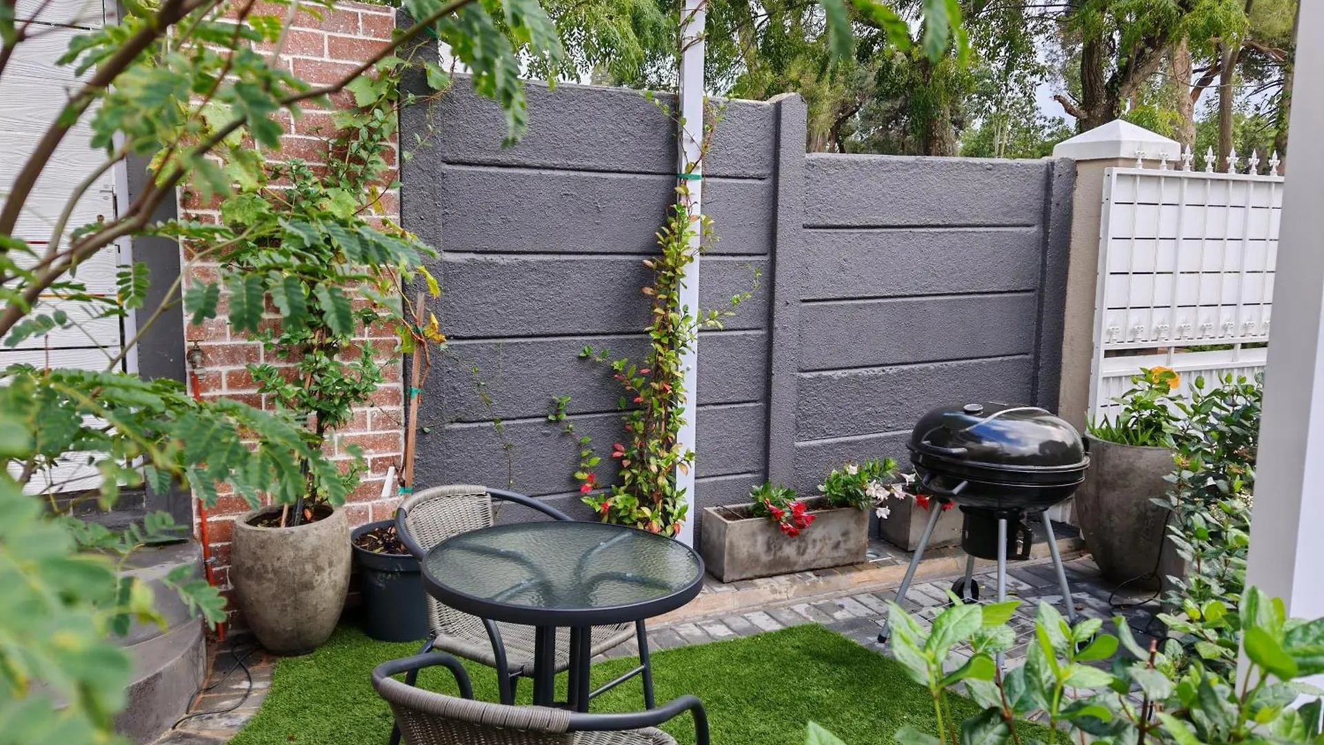 Leafy Retreat Kenridge Trendy Apartment Durbanville